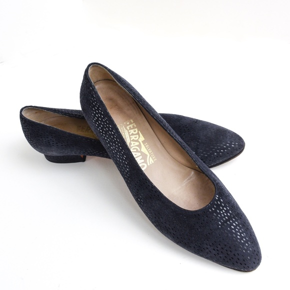 Salvatore Ferragamo Shoes - Classic Salvatore Ferragamo Navy Pumps Sz 9